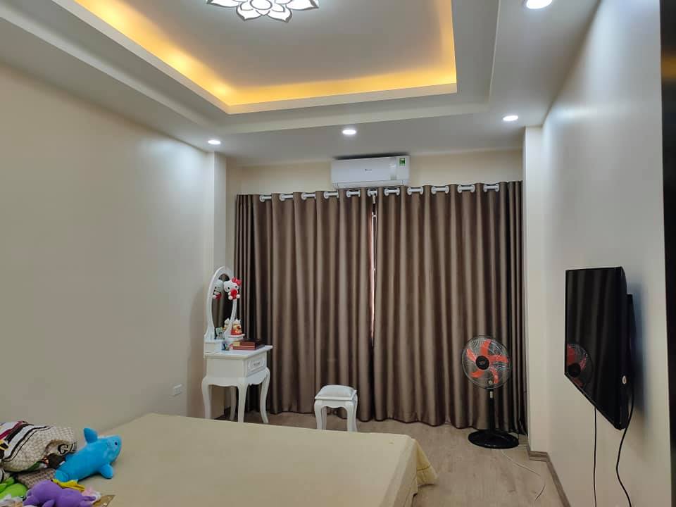 Bán nhà phố Phan Đình Giót,  10m ô tô tránh, ngõ thông,  nhà đẹp, dt rộng, 3 tỷ 9
