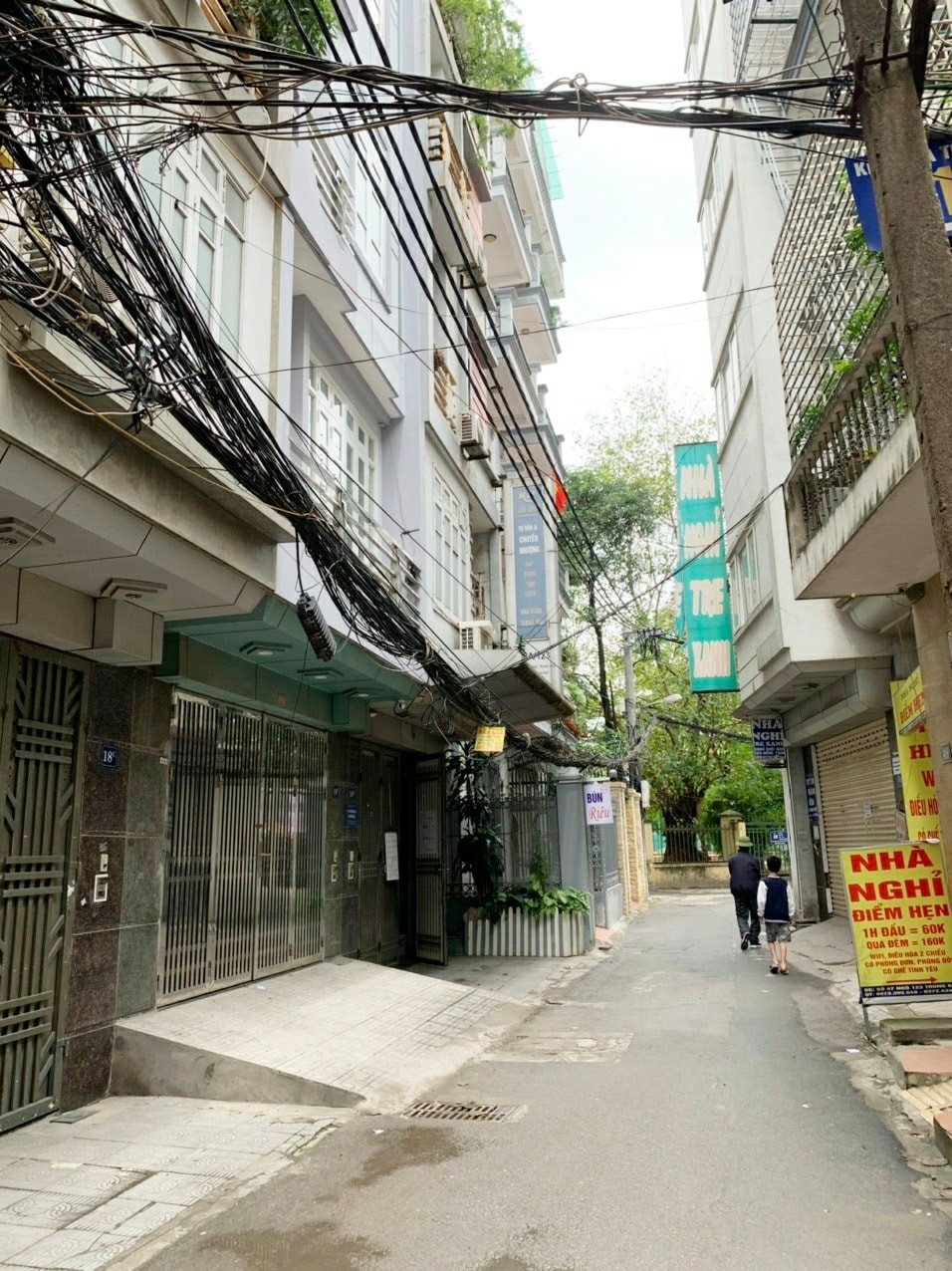 CẦN BÁN GẤP NHÀ TRUNG KÍNH - TRẦN DUY HƯNG - GARA Ô TÔ - KINH DOANH BẤT CHẤP. Giá chỉ hơn