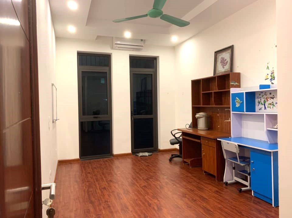 BÁN NHÀ PHẠM VĂN ĐỒNG TRẦN CUNG SỔ VUÔNG, Ở NGAY,GIÁ TỐT, Ô TÔ QUA NHÀ