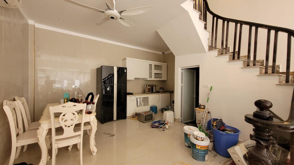 BÁN NHÀ NGUYỄN VĂN LINH, LONG BIÊN, 60M*5 TẦNG, GIÁ 7 TỶ,THANG MÁY, GARA Ô TÔ