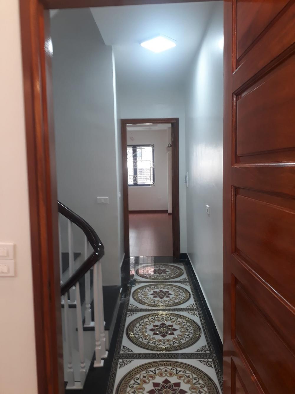 Nhà Phố 8/3 dt 42.4 5 tầng mt3.3 giá 7 tỷ Hai Bà Trưng