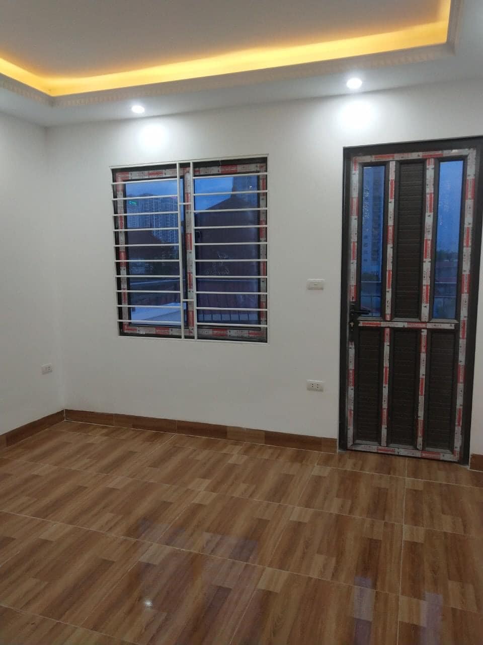 Bán Nhà Lạc Long Quân - Cầu giấy, 58m x 6T, Ô tô, Kinh Doanh, Chỉ 6,85 tỷ