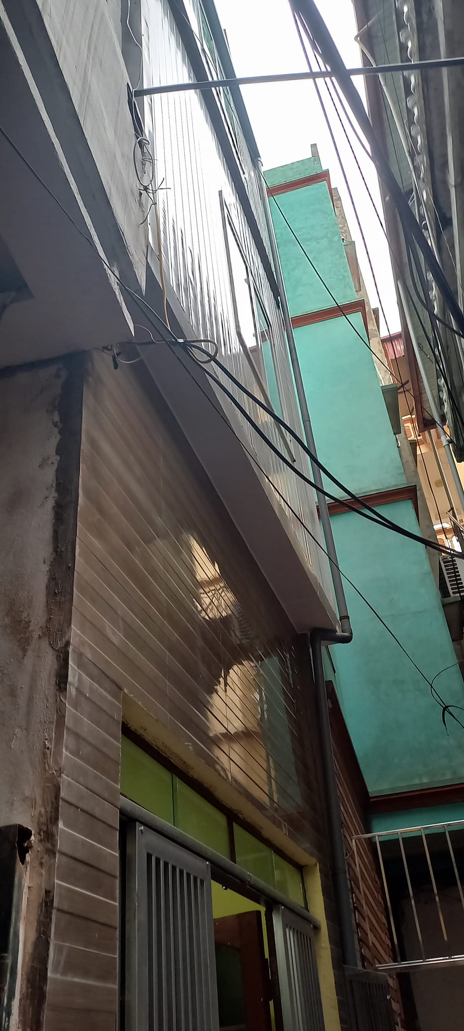Bán nhà phố Nguyễn Trãi: 20M2*3 tầng, ngõ thông thoáng , nhỉnh 2 tỷ, 0359793895.