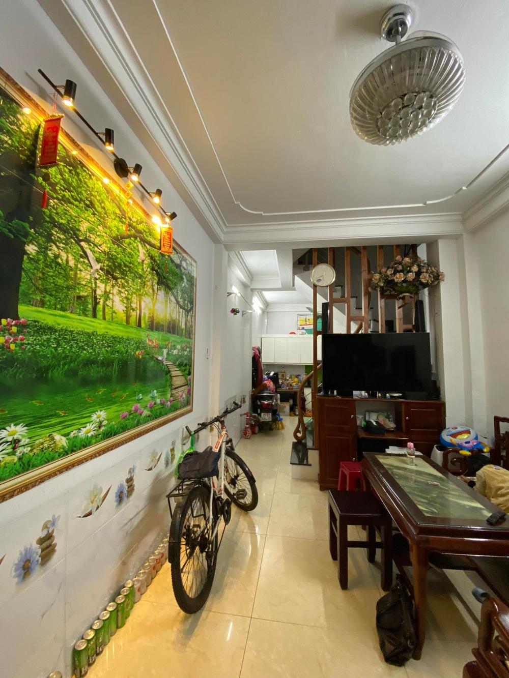 Nhỉnh 4 tỷ có hộ khẩu phố Đội Cấn, sầm uất ngày đêm