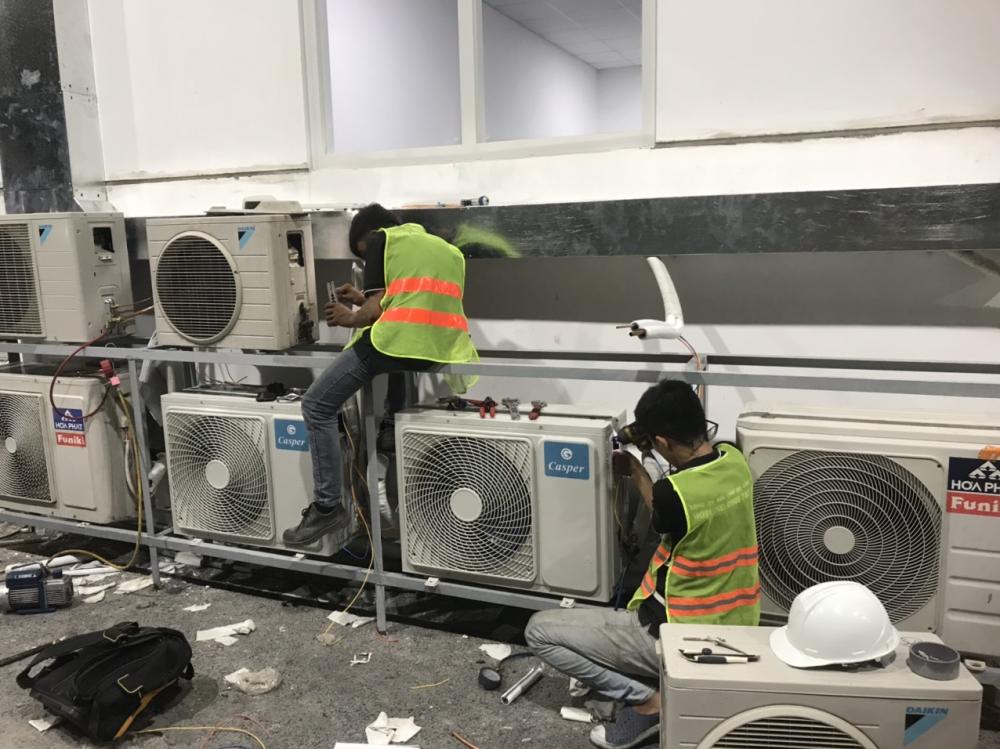 Có nên lắp máy lạnh âm trần cassette đa hướng thổi SkyAir DAIKIN không Inverter cho quán c