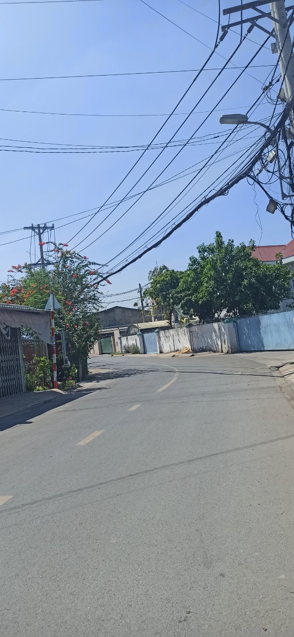 Bán đất kèm nhà nát đường quốc lộ 1A chính củ, 151m2 giá TL