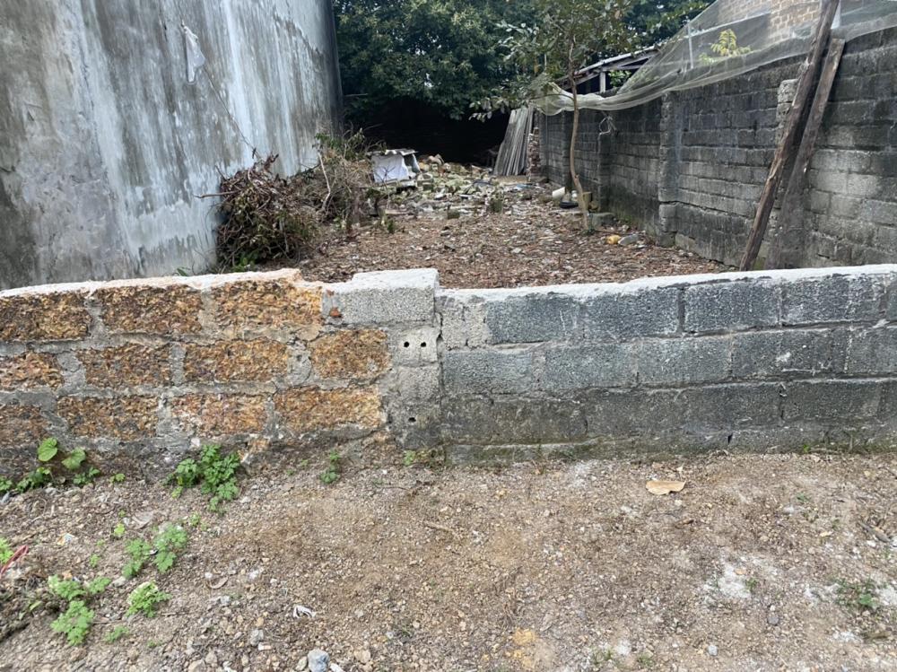 Em BÁN 102m2 trục chính đồi chợ cổ đông