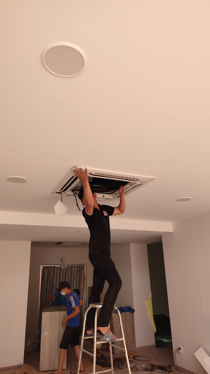Máy lạnh âm trần LG 4HP có nên lắp đặt cho nhà hàng?